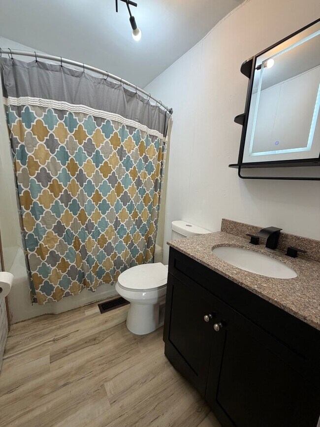 Building Photo - 3 bed | 1 bath Home for Rent in Granite City