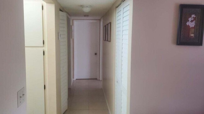 Building Photo - 202 Foxtail Dr