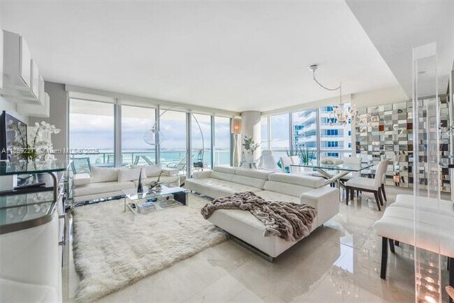 Building Photo - 1331 Brickell Bay Dr