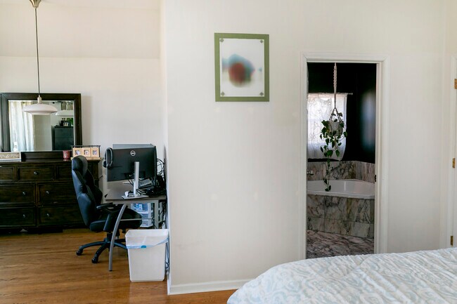 Building Photo - 9535 Osceola Ave