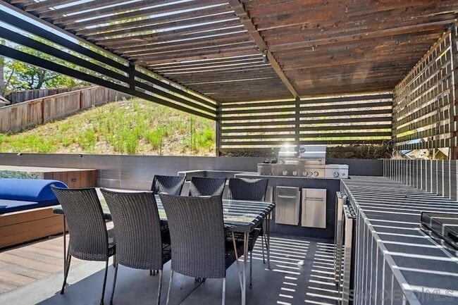 Building Photo - 561 Bayona Loop