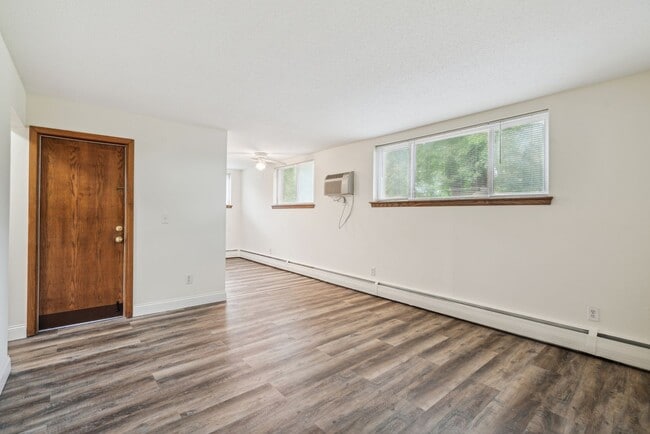 Building Photo - 5547 N Lyndale Ave