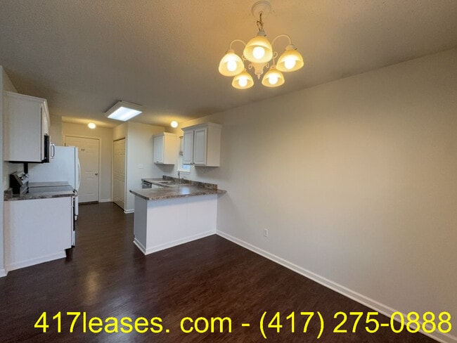 Building Photo - 834 S Duke Ave