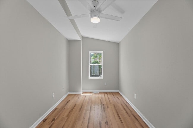 Building Photo - 207 S Regester St