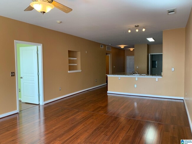 Building Photo - 401 20th St N