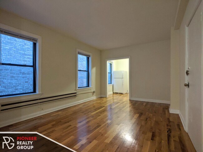 Building Photo - 1354 N Dearborn St