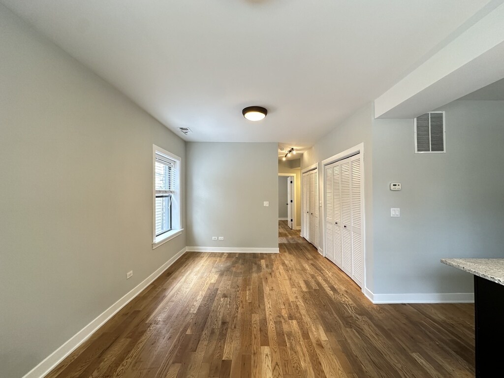 Building Photo - 2217 W Eastwood Ave