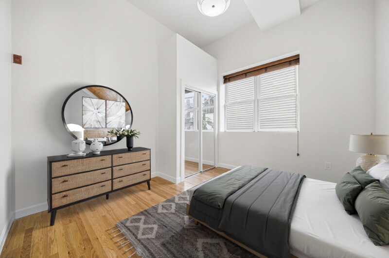 Building Photo - 156 Chelsea St