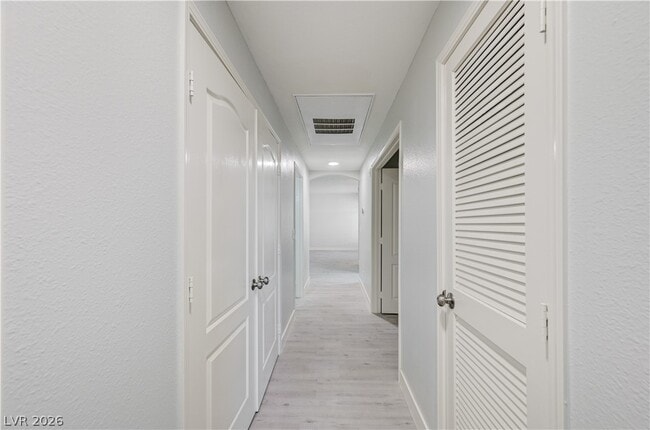 Building Photo - 1900 N Torrey Pines Dr