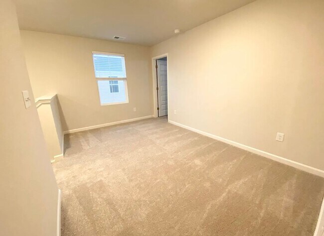 Building Photo - 4 Bed 3 Bath Single Family Home