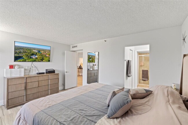 Building Photo - 1850 Homewood Blvd