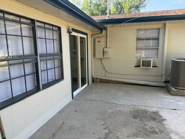 Building Photo - 606 Cardinal St