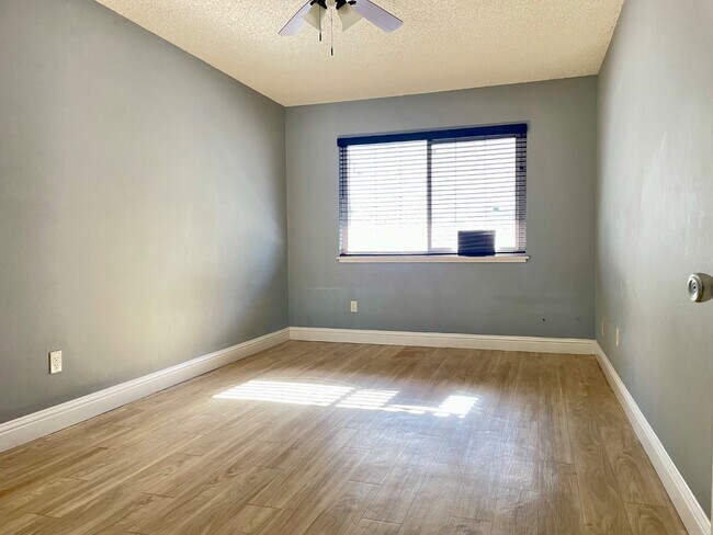 Building Photo - 3535 N San Joaquin St