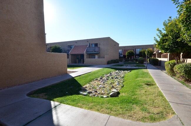 Building Photo - 1224 E Evergreen St