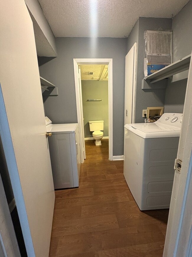 Building Photo - 2BD/2BA Condo in Whispering Oaks.