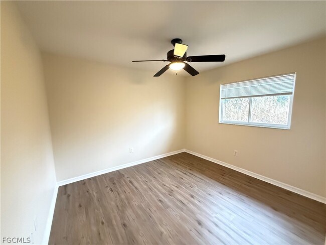 Building Photo - 2217 Leda Ave S