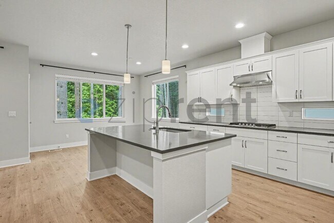 Building Photo - 8565 SW 176th Ave