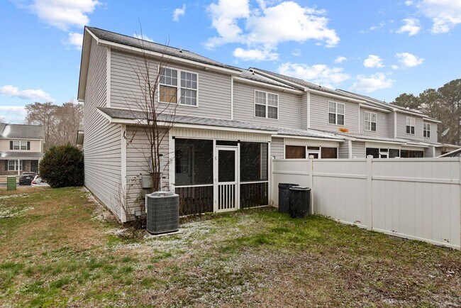 Building Photo - Adorable townhome with beautiful upgrades!