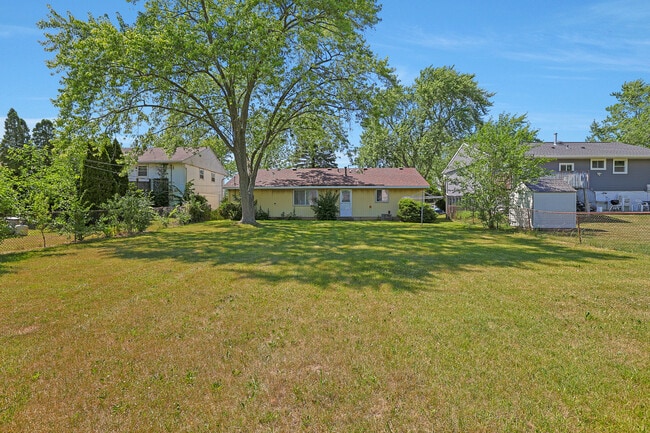 Building Photo - 419 Waverly Ave