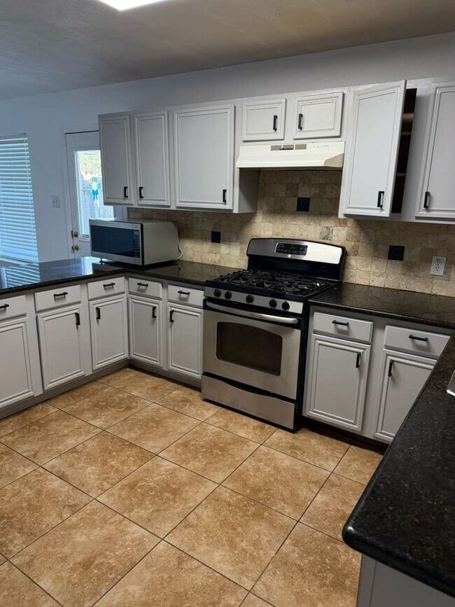 Building Photo - 15502 Lost Maples Dr