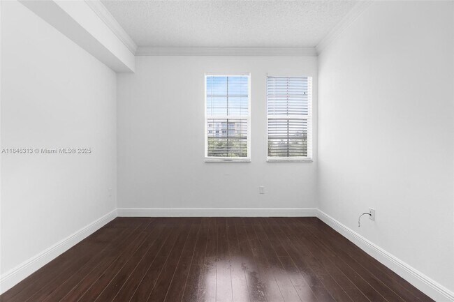 Building Photo - 533 NE 3rd Ave