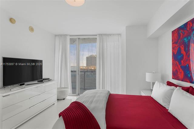 Building Photo - 495 Brickell Ave