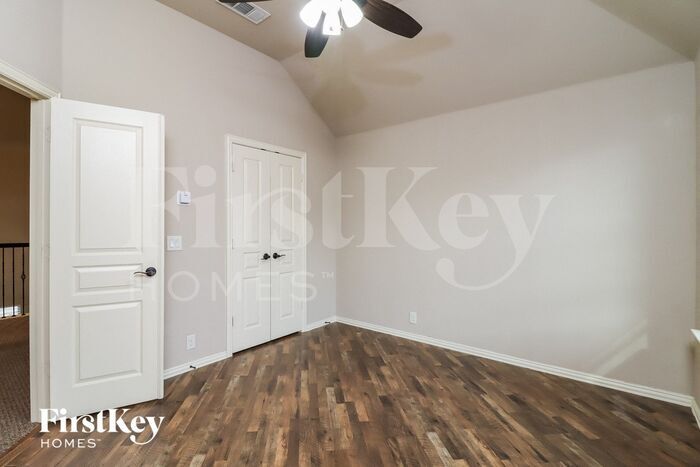 Building Photo - 1121 Marigold Dr