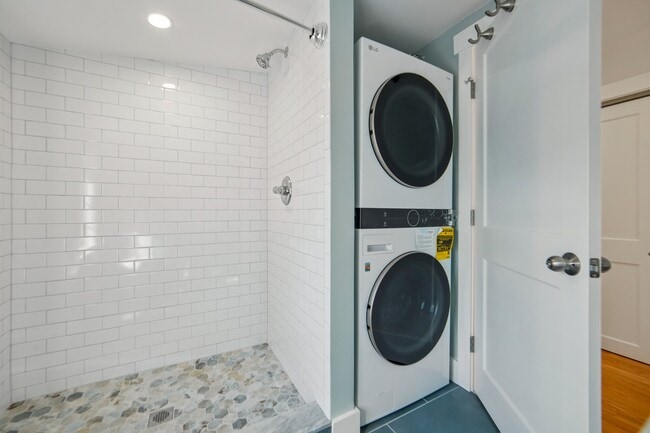 Building Photo - 42 Brookfield Rd