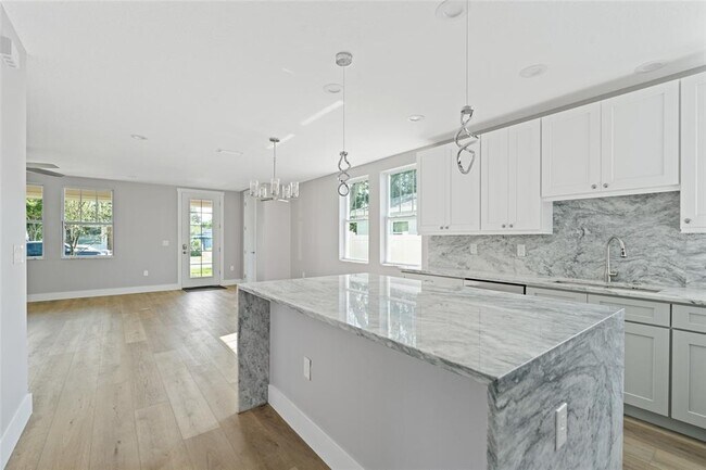 Building Photo - 3161 Emerson Ave S