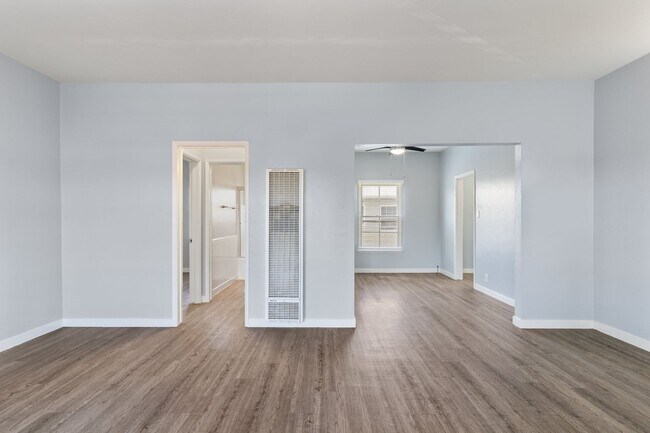 Interior Photo - 2010 Pine Avenue