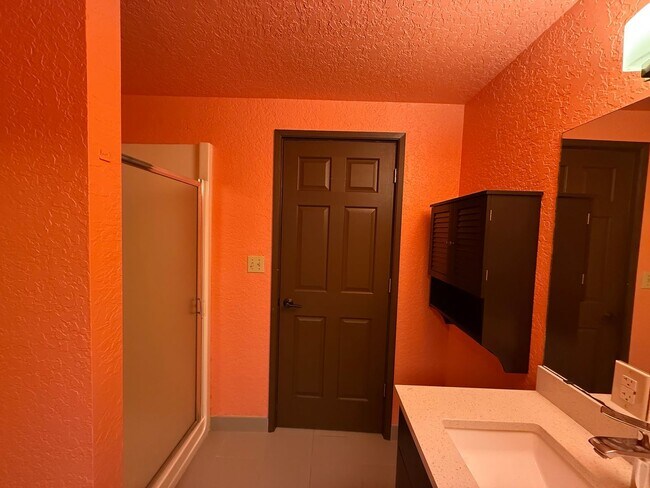 Building Photo - 3 Bed 2.5 Bath in the Heart of Bellevue