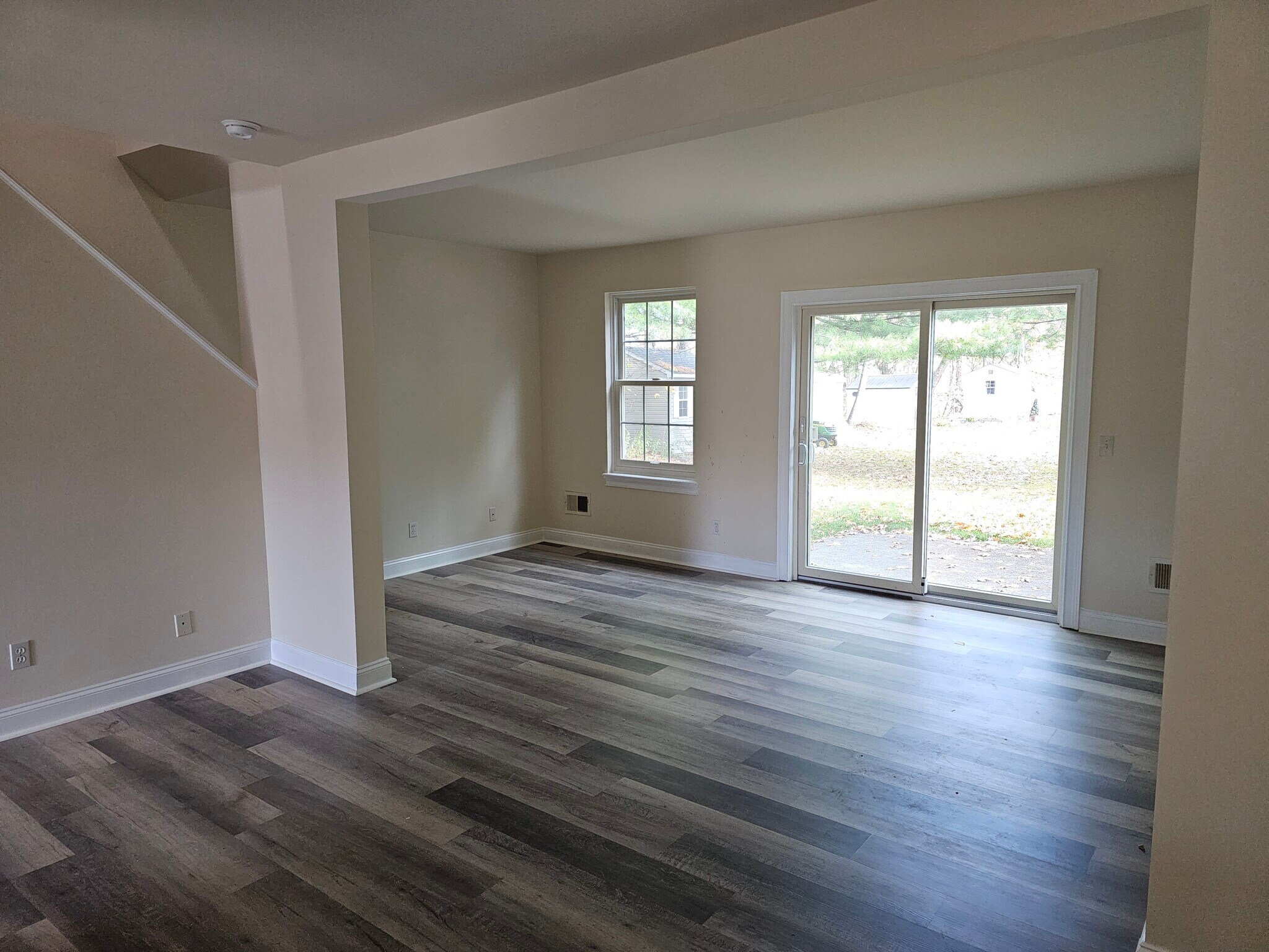 Building Photo - 17 Troy Ln