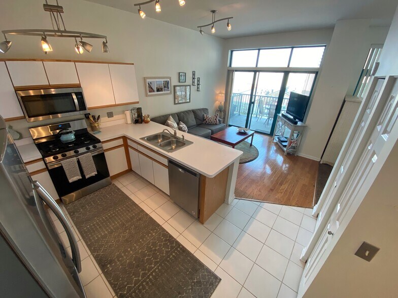 Building Photo - 340 W Superior St