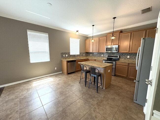 Building Photo - Spacious 5-Bedroom Pool Home with Putting ...