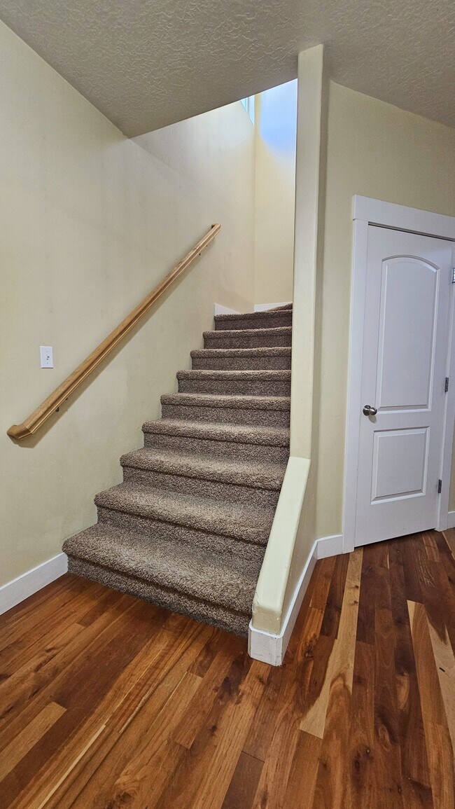 Building Photo - 2718 N Elm Dr