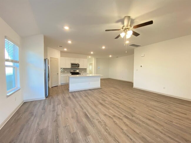 Building Photo - 202 Sweetwater Crk Ln