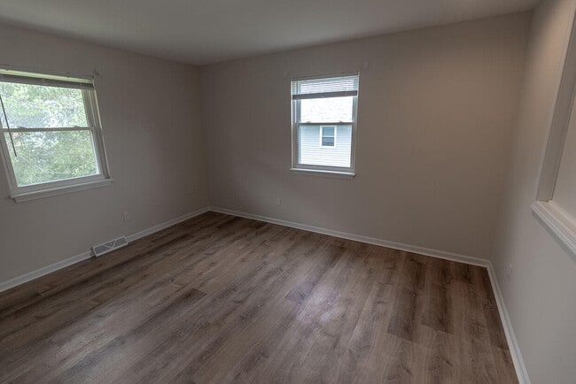 Building Photo - 1916 Mirtle Grove Ct