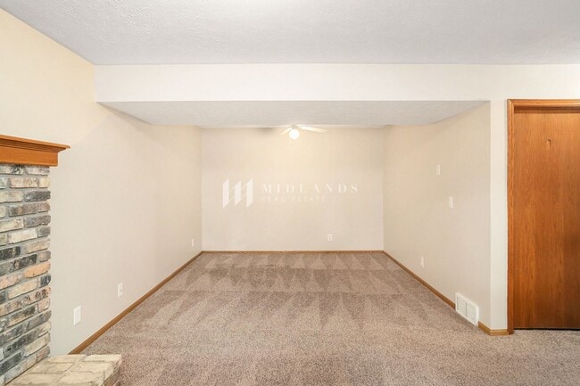 Building Photo - CHALCO POINT SPLIT LEVEL