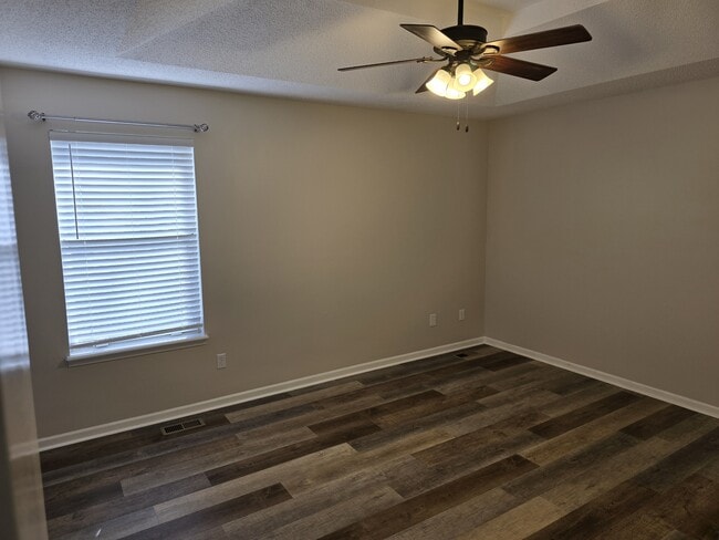 Building Photo - 6811 Orchard St