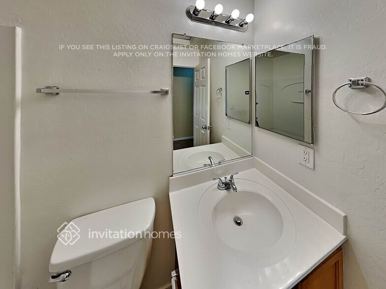 Building Photo - 22059 W Solano Dr