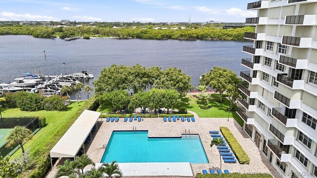 Building Photo - 2121 N Ocean Blvd