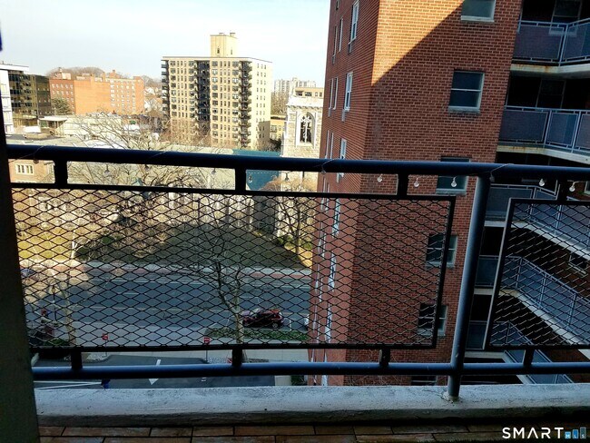 Building Photo - 444 Bedford St