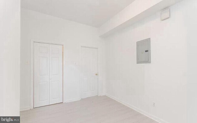 Building Photo - 2606 W Girard Ave