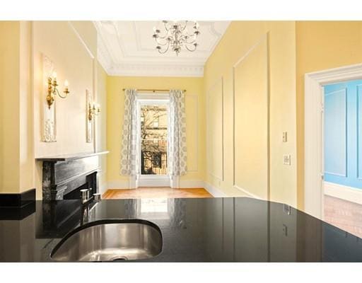 Building Photo - 127 Beacon St