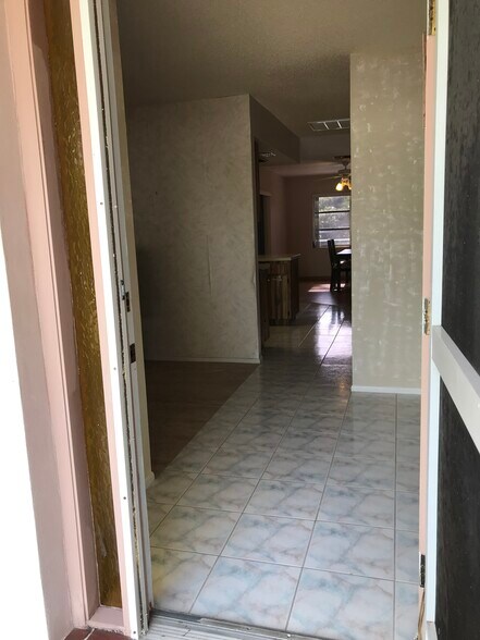 Building Photo - 11011 Rollingwood Dr