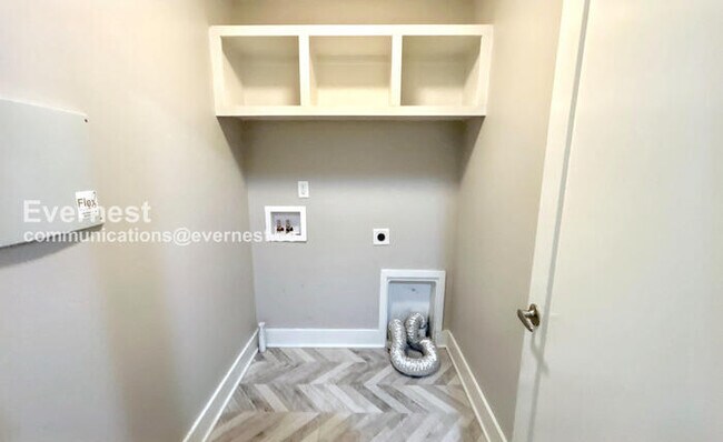 Building Photo - 220 Croleywood Ln