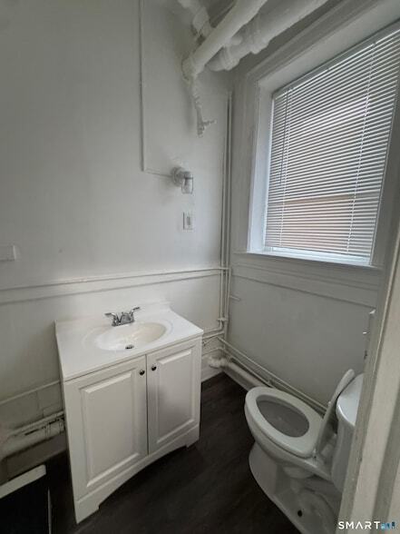 Building Photo - 86 Pequonnock St