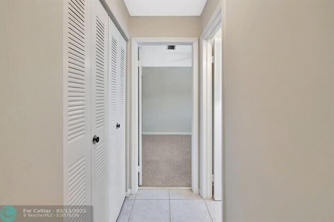 Building Photo - 6715 Via Regina