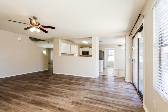 Building Photo - 4614 N 92nd Ln