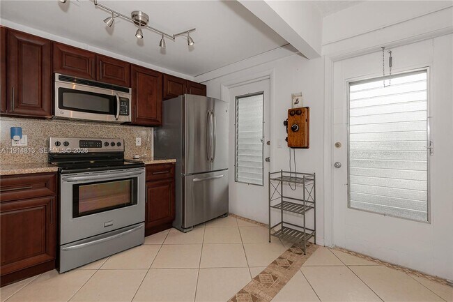 Building Photo - 440 Paradise Isle Blvd